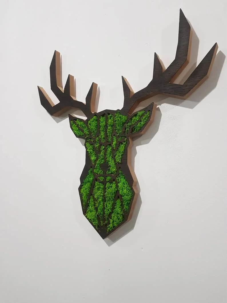 14. 暗色鹿图案的几何苔藓设计