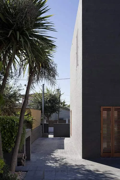 H Arquitectes设计的804号住宅，位于西班牙帕雷特斯-德尔瓦莱斯