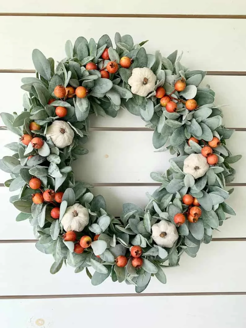 10. Kränzchen aus Ohrlappenblättern und Kürbis