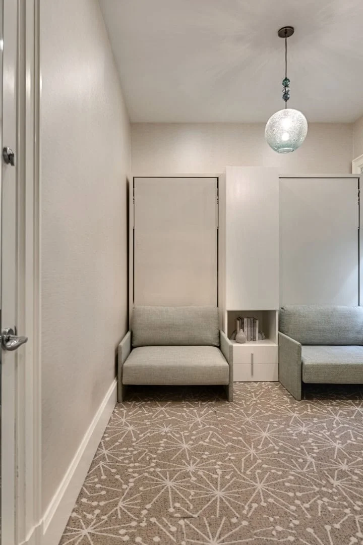 12-комнатный дом Йонkers, штат Нью-Йорк, оптимизированный для гостей с использованием мебели Resource Furniture 12-комнатный дом Йонkers, штат Нью-Йорк, оптимизированный для гостей с использованием мебели Resource Furniture