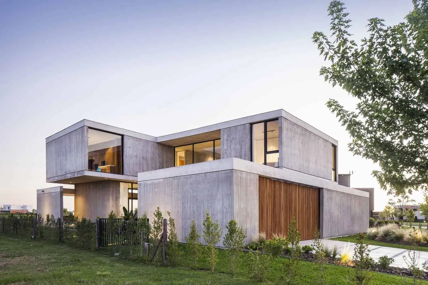 Sakura House by Estudio PKa in Belen de Escobar, Argentina