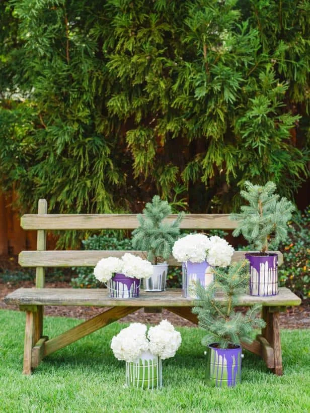 3. Haz maceteros que gotean con latas y pintura