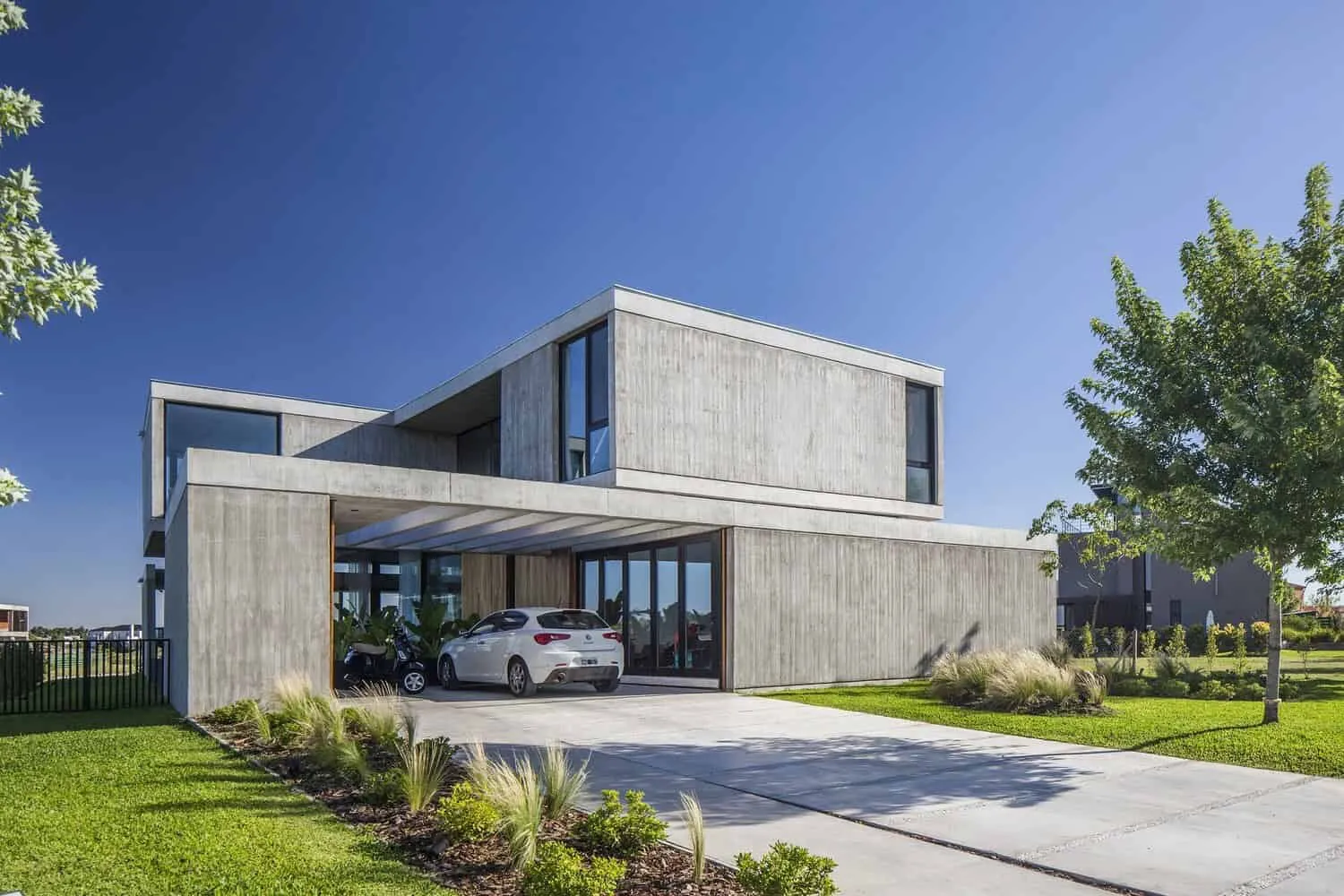 Sakura House by Estudio PKa in Belen de Escobar, Argentina
