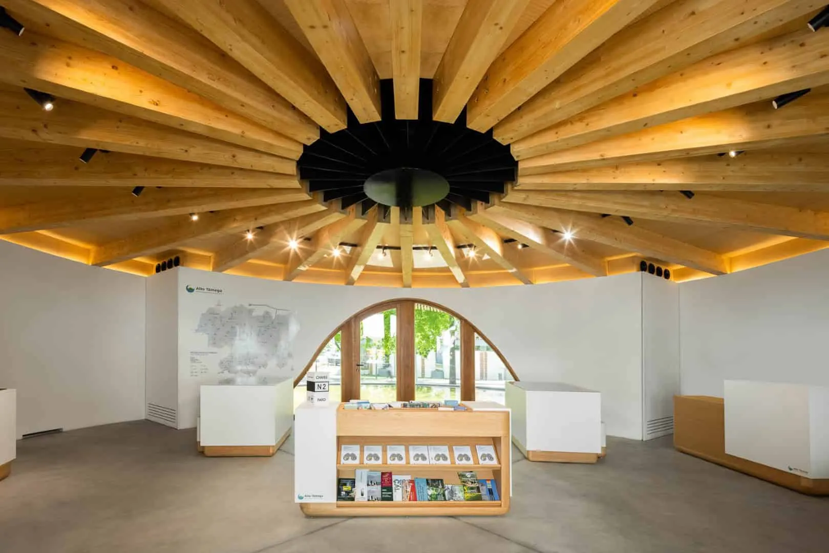 Інформаційний пункт туризму Алто-Тамега від AND-RE Arquitectura у Чавешах, Португалія Інформаційний пункт туризму Алто-Тамега від AND-RE Arquitectura у Чавешах, Португалія