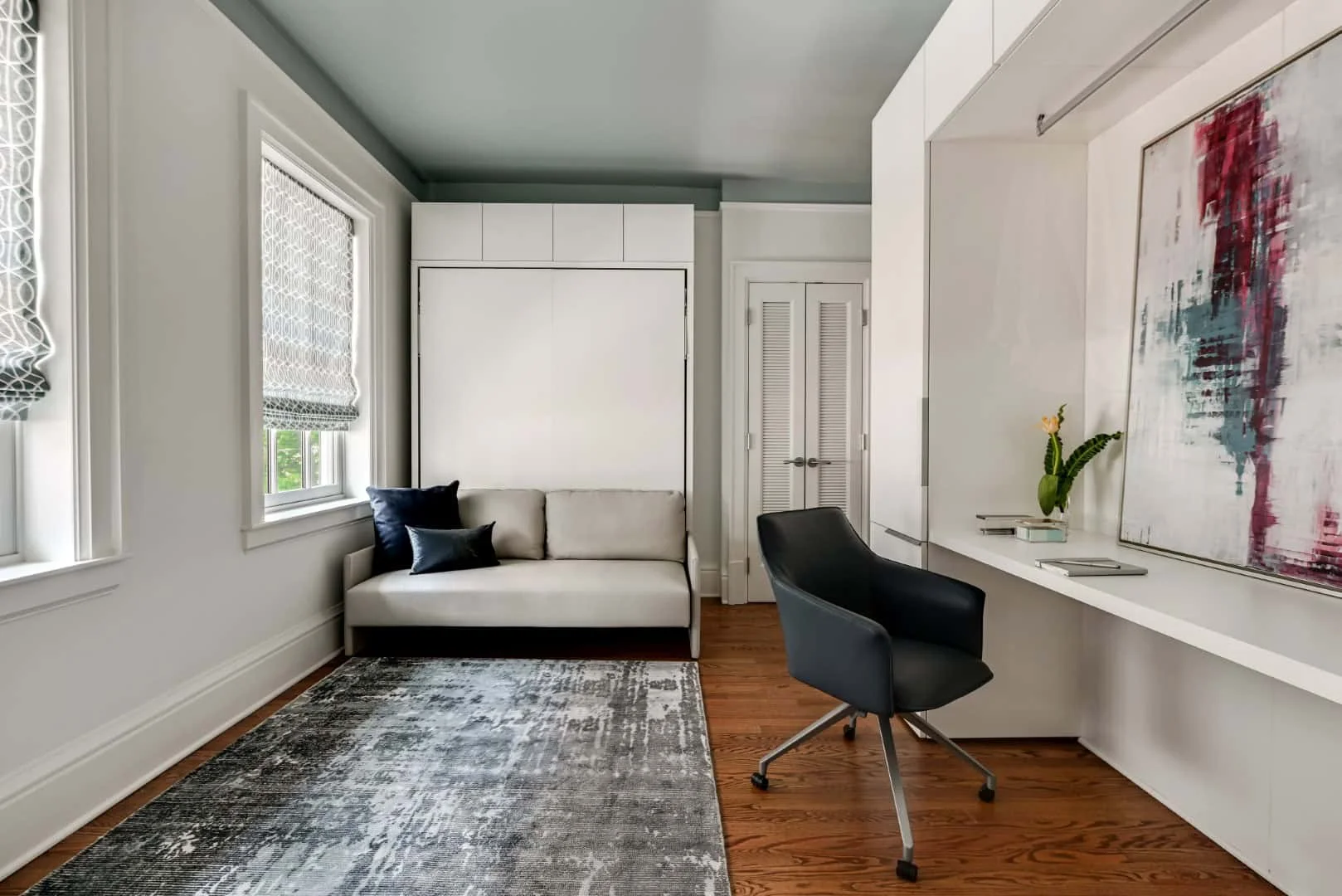 12-комнатный дом Йонkers, штат Нью-Йорк, оптимизированный для гостей с использованием мебели Resource Furniture 12-комнатный дом Йонkers, штат Нью-Йорк, оптимизированный для гостей с использованием мебели Resource Furniture