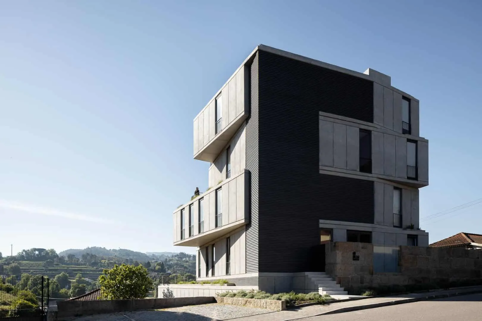 Budynek 261 autorstwa Just an Architect w Amarante, Portugalia Budynek 261 autorstwa Just an Architect w Amarante, Portugalia