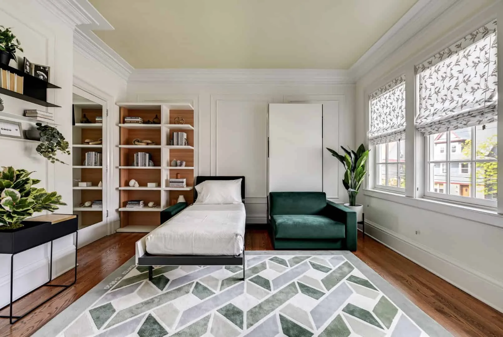 12-комнатный дом Йонkers, штат Нью-Йорк, оптимизированный для гостей с использованием мебели Resource Furniture 12-комнатный дом Йонkers, штат Нью-Йорк, оптимизированный для гостей с использованием мебели Resource Furniture