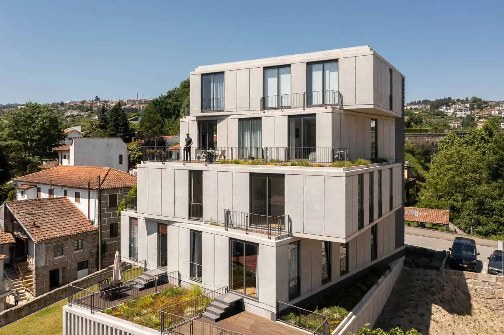 Budynek 261 autorstwa Just an Architect w Amarante, Portugalia Budynek 261 autorstwa Just an Architect w Amarante, Portugalia