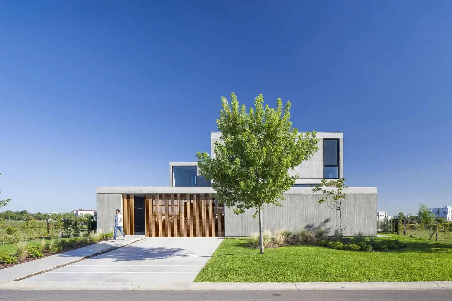 Sakura House by Estudio PKa in Belen de Escobar, Argentina