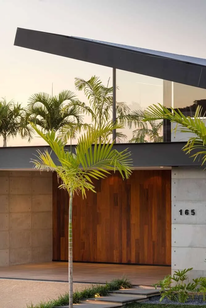 PR House by Architect Laercio Fabiano in Bauru, Brazil