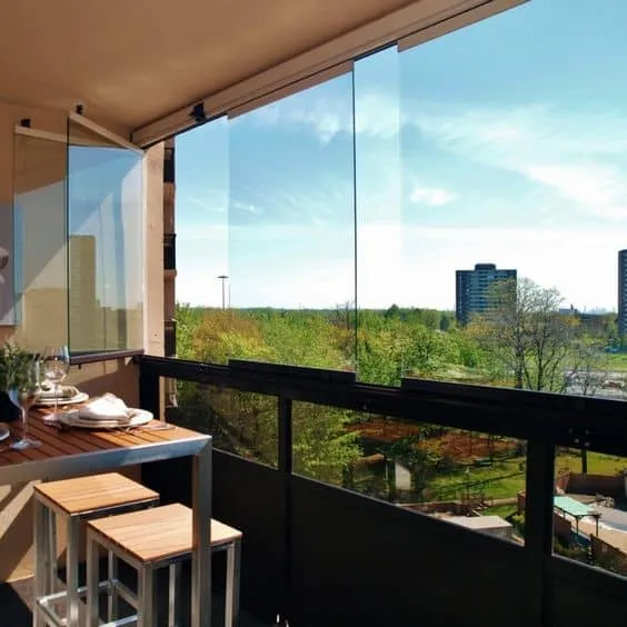 玻璃帘幕——您露台和阳台最实用美观的解决方案，秋冬亦适用