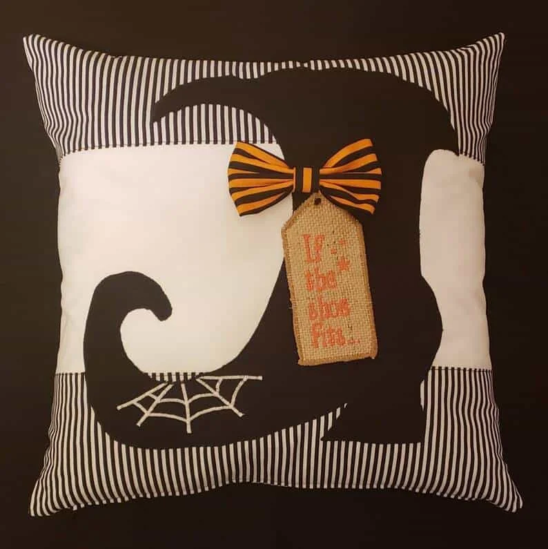 10. Almohada de juguete con temática de Halloween