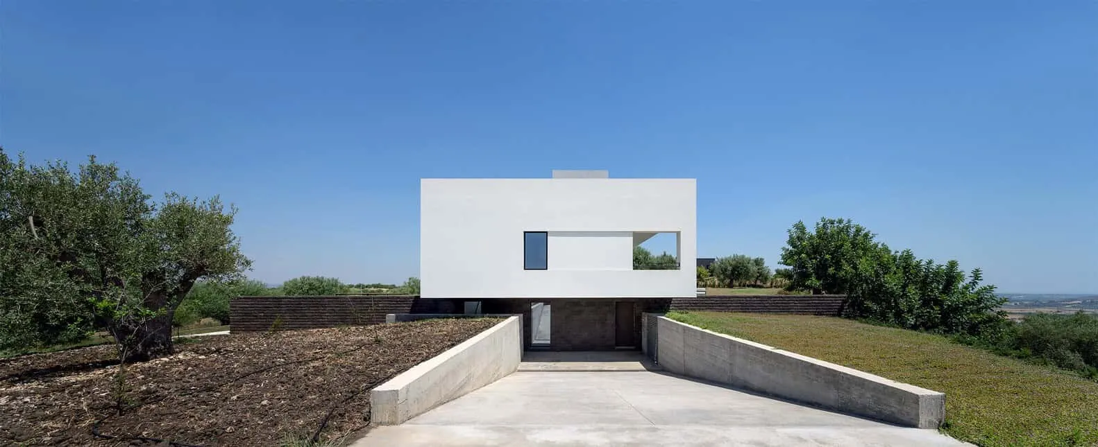 Villa Belluccieli by Studio Nuy van Noort in Noto, Italy