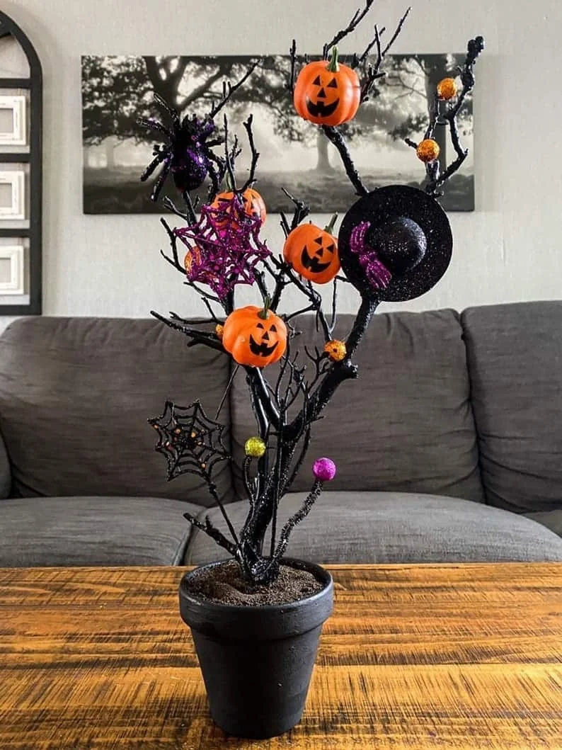 15. Árbol espeluznante de Halloween