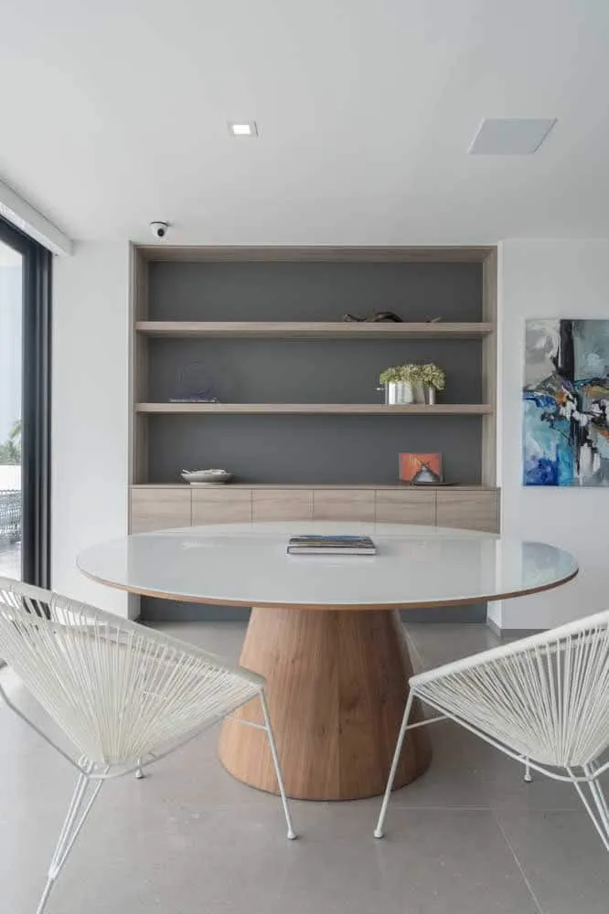 Direct Advantages of a Round Table at Home