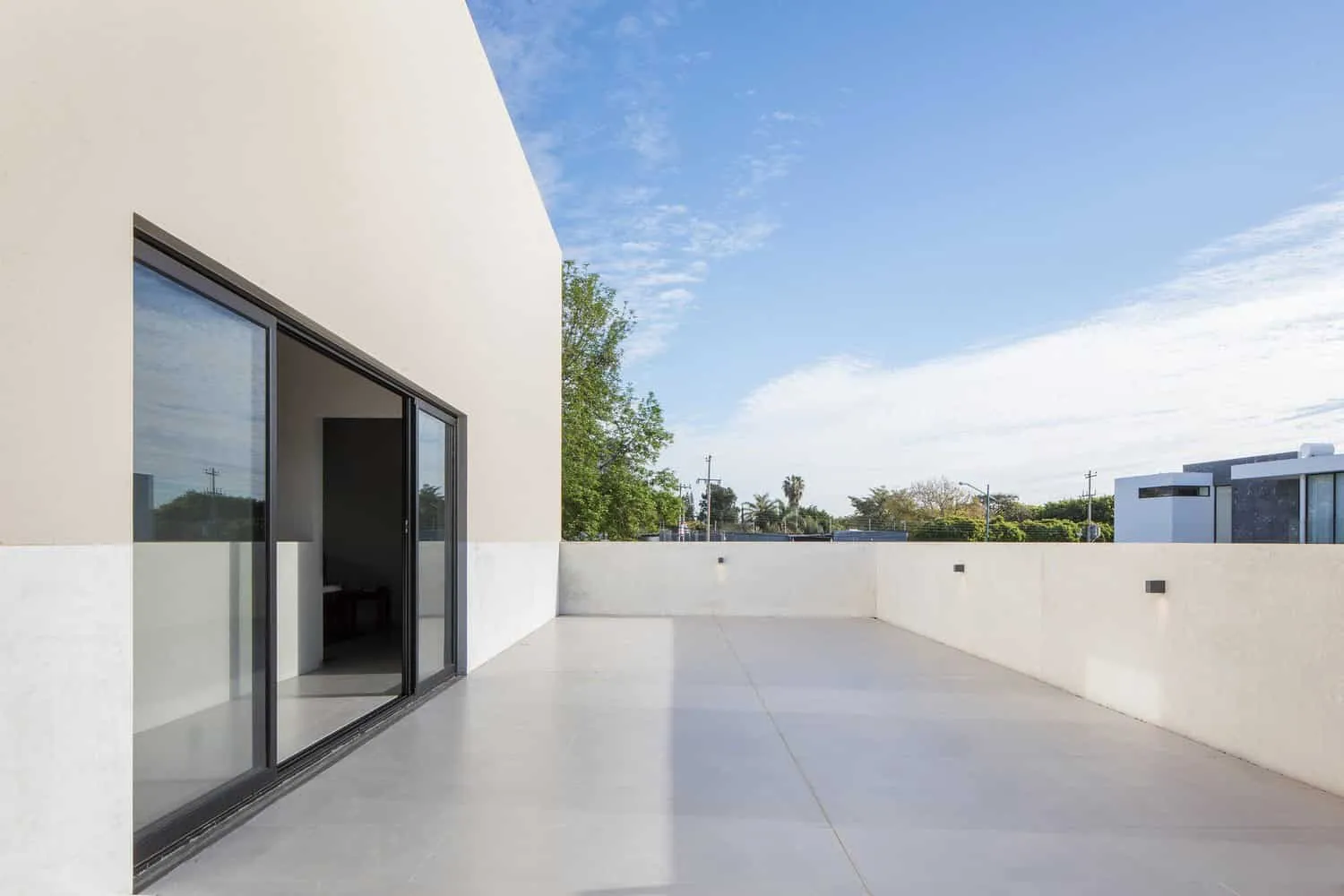 Casa Ruiz de LR Arquitectura en Los Guayuris, México
