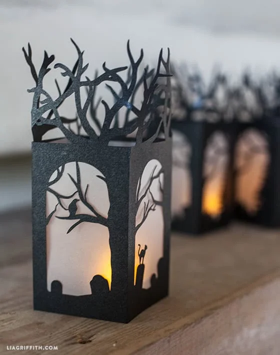 2. Velas DIY hechas con papel para Halloween