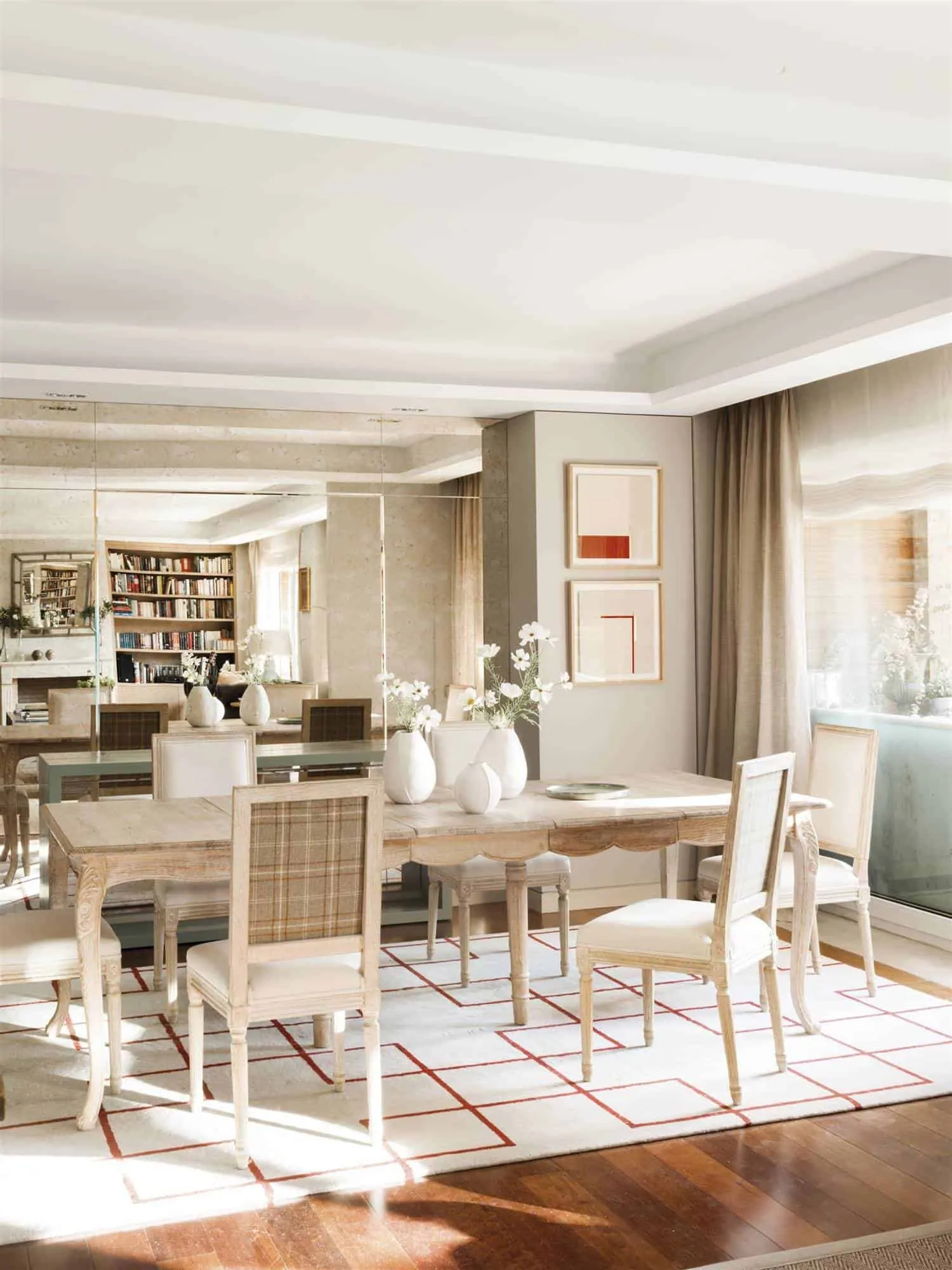 经典公寓，配有木质元素和纹理