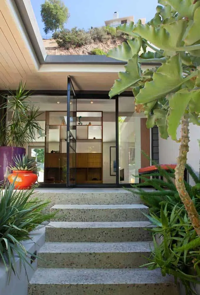 如何选择理想的精致黑色门