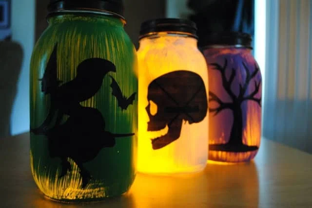 14. Velas con siluetas para Halloween