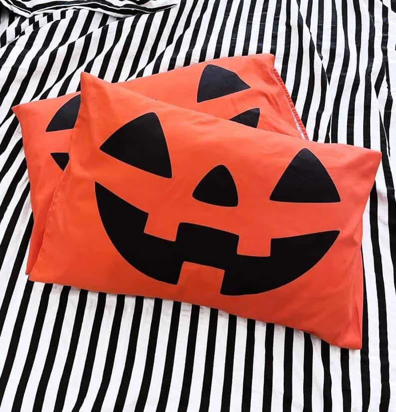 6. Cojín con Jack O'Lantern