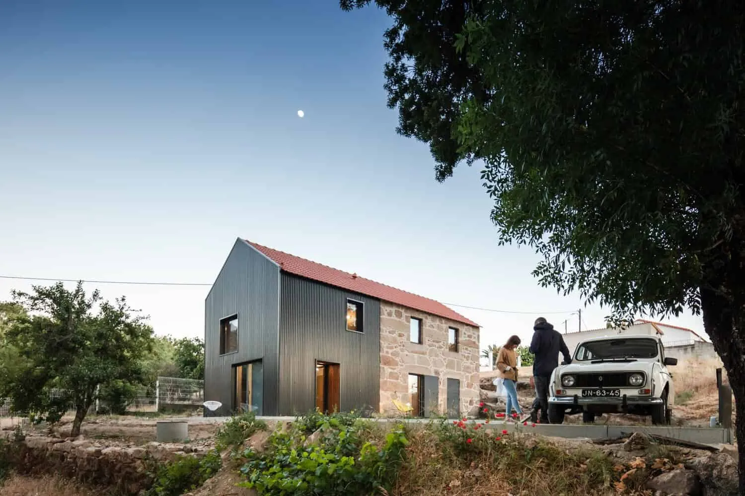 葡萄牙贝尔蒙特的MCR2住宅,由菲利佩·皮纳和玛丽亚·因妮斯·科斯塔设计 葡萄牙贝尔蒙特的MCR2住宅,由菲利佩·皮纳和玛丽亚·因妮斯·科斯塔设计