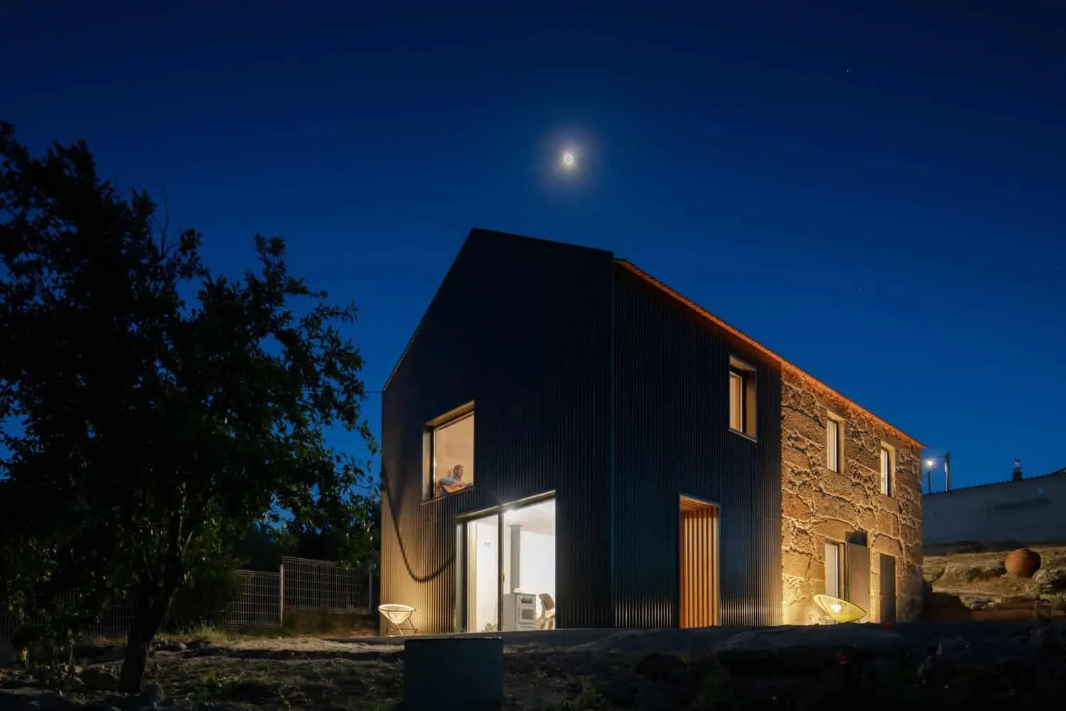 葡萄牙贝尔蒙特的MCR2住宅,由菲利佩·皮纳和玛丽亚·因妮斯·科斯塔设计 葡萄牙贝尔蒙特的MCR2住宅,由菲利佩·皮纳和玛丽亚·因妮斯·科斯塔设计