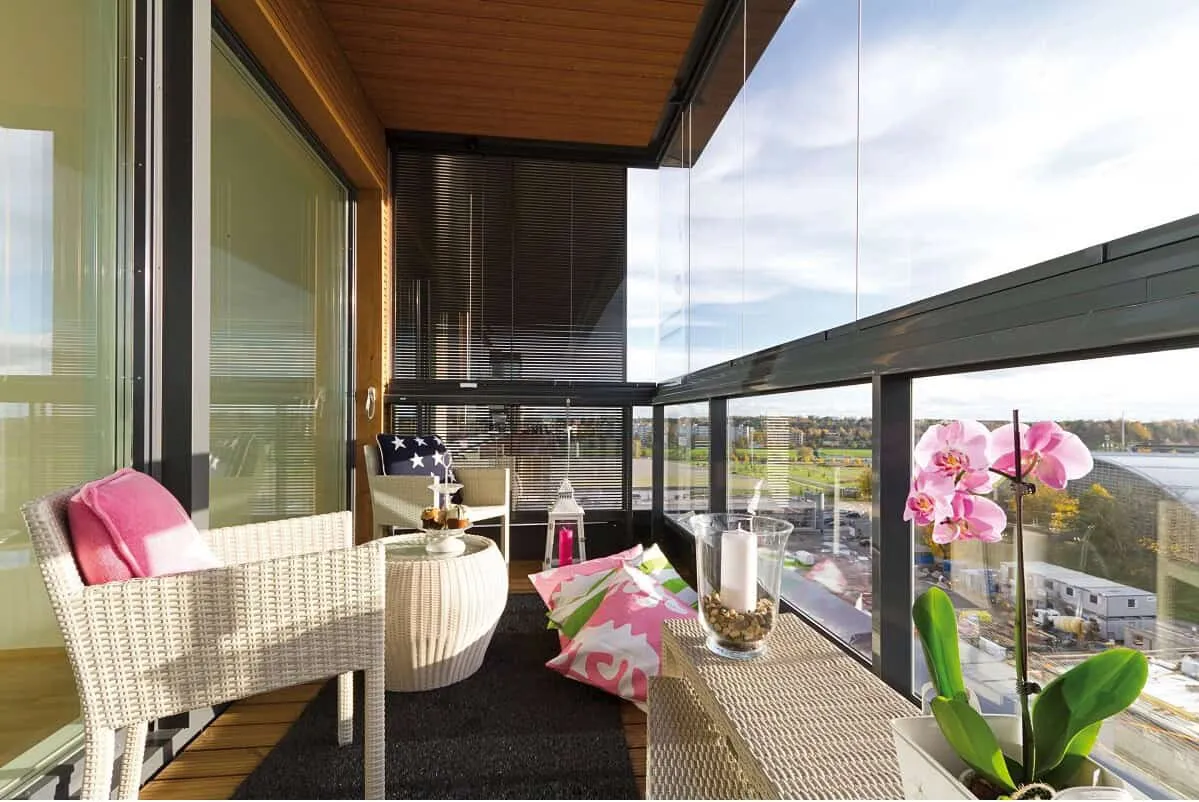 玻璃帘幕——您露台和阳台最实用美观的解决方案，秋冬亦适用