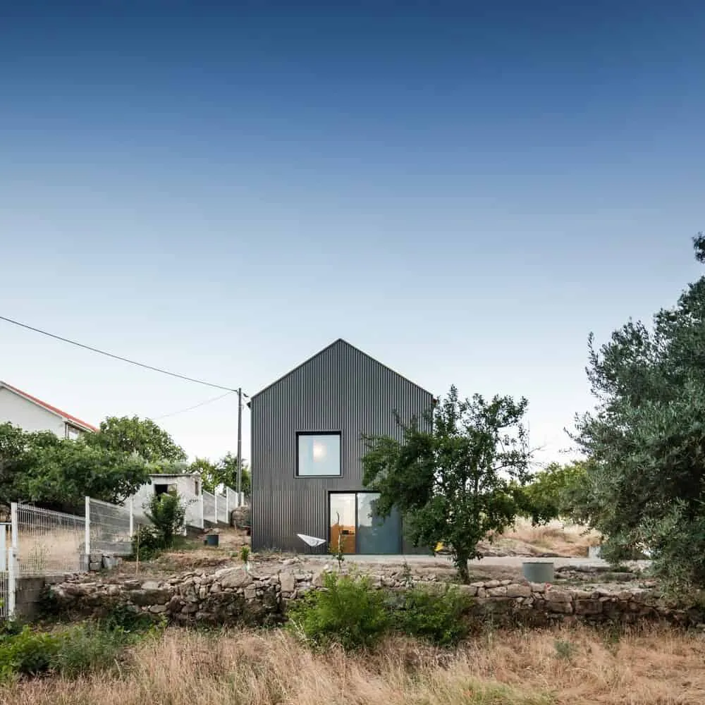 葡萄牙贝尔蒙特的MCR2住宅,由菲利佩·皮纳和玛丽亚·因妮斯·科斯塔设计 葡萄牙贝尔蒙特的MCR2住宅,由菲利佩·皮纳和玛丽亚·因妮斯·科斯塔设计