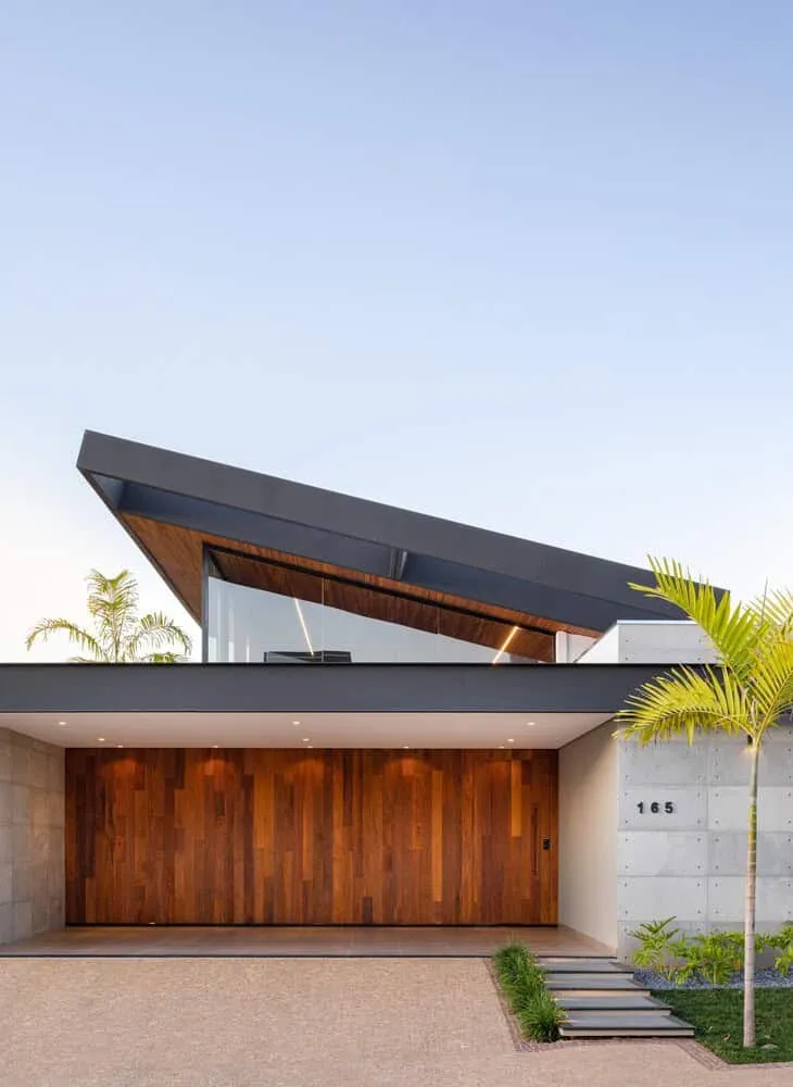 PR House by Architect Laercio Fabiano in Bauru, Brazil