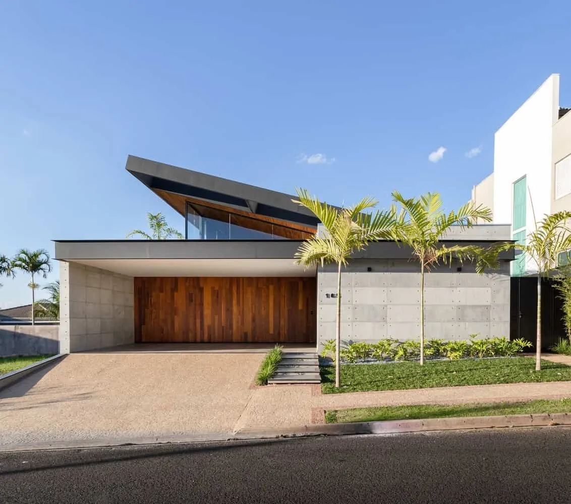 PR House by Architect Laercio Fabiano in Bauru, Brazil