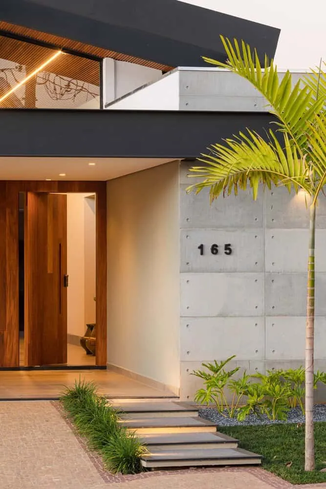 PR House by Architect Laercio Fabiano in Bauru, Brazil