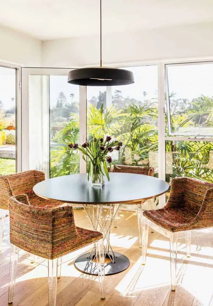 Direct Advantages of a Round Table at Home