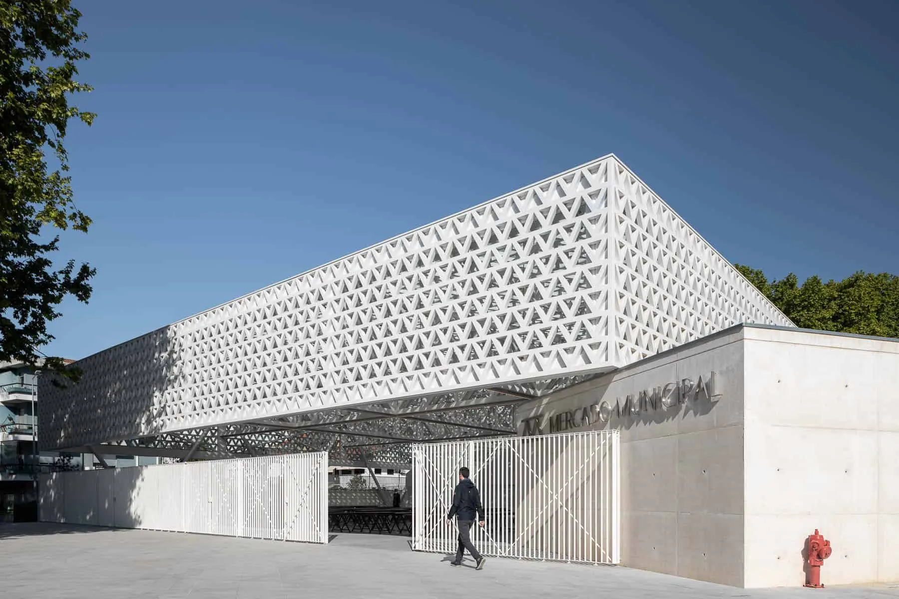 Amazing Sculpture Covering the Market in Northern Portugal Amazing Sculpture Covering the Market in Northern Portugal