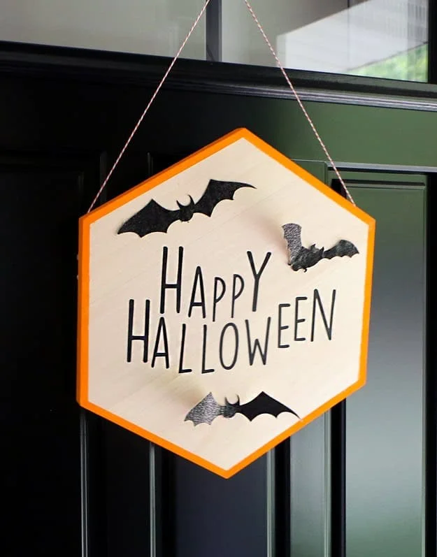 13. DIY шестикутна вивіска на Хеллоуїн