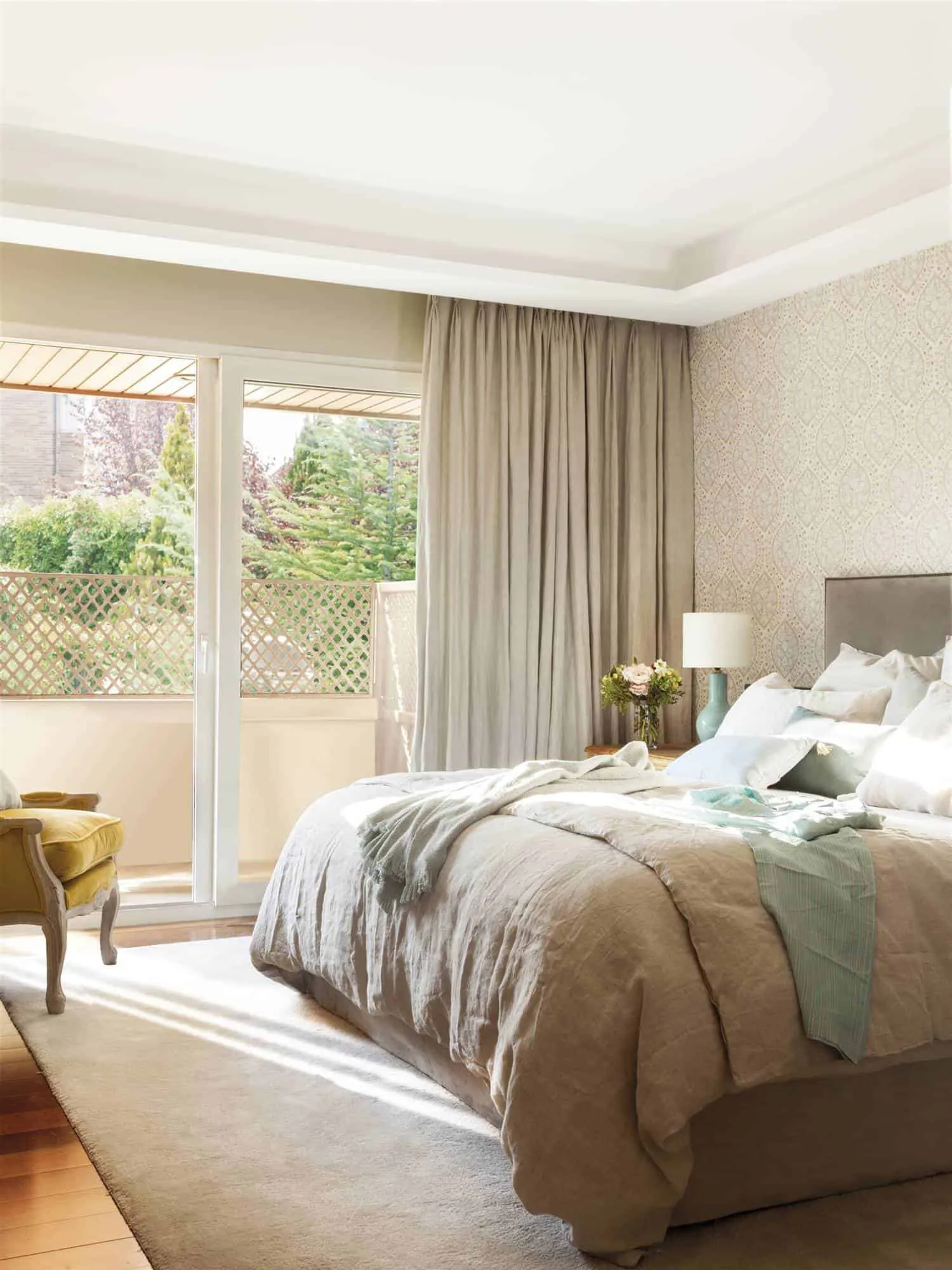 经典公寓，配有木质元素和纹理