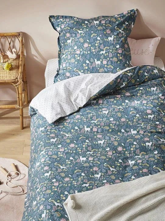 如何在儿童房里添加魔法森林