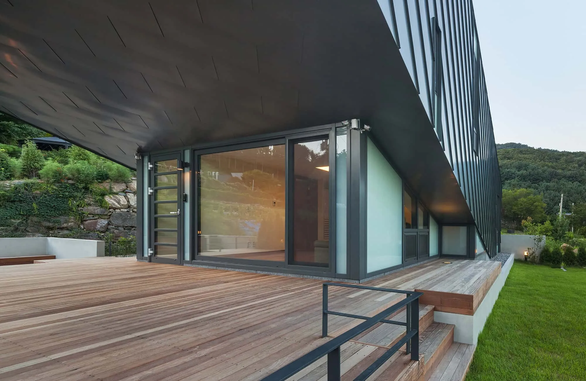 韩国金安郡PRAUD倾斜房屋