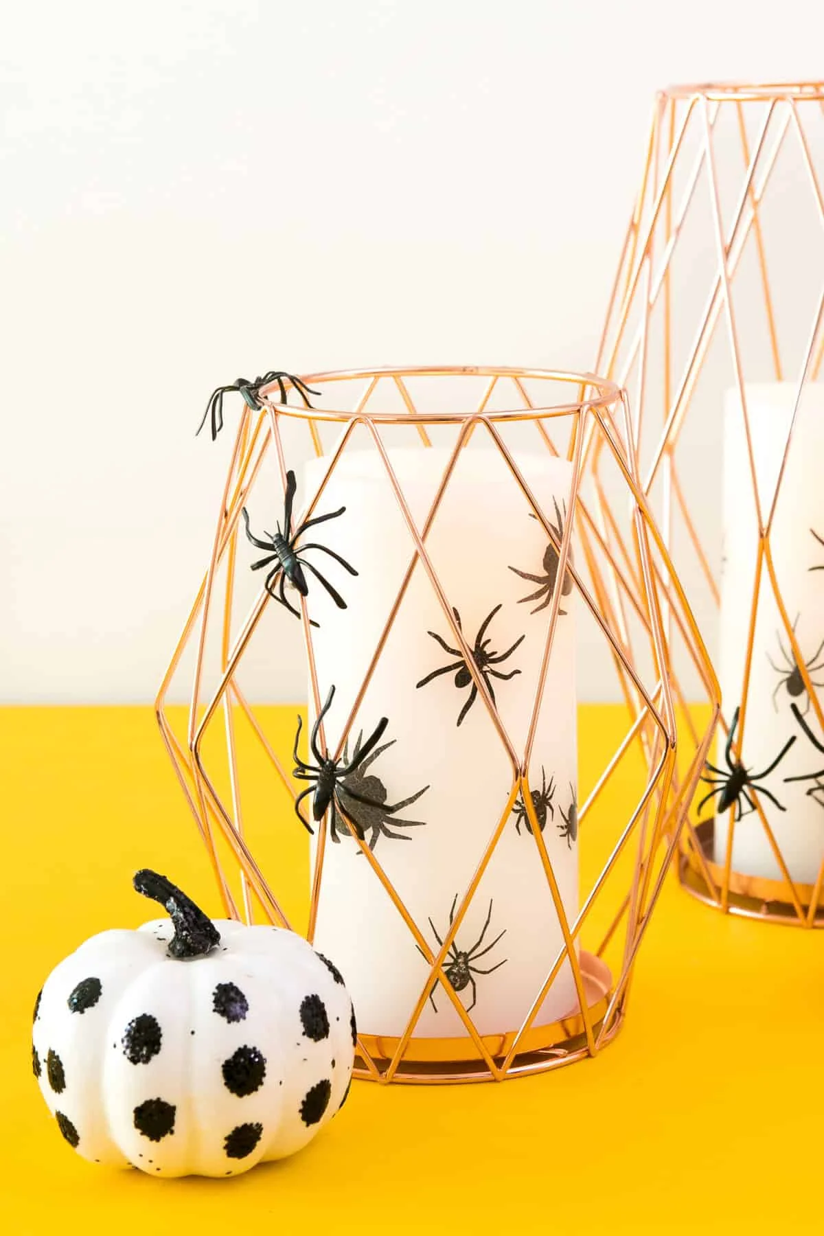 3. DECORACIÓN MODERNA DE VELAS DE HALLOWEEN