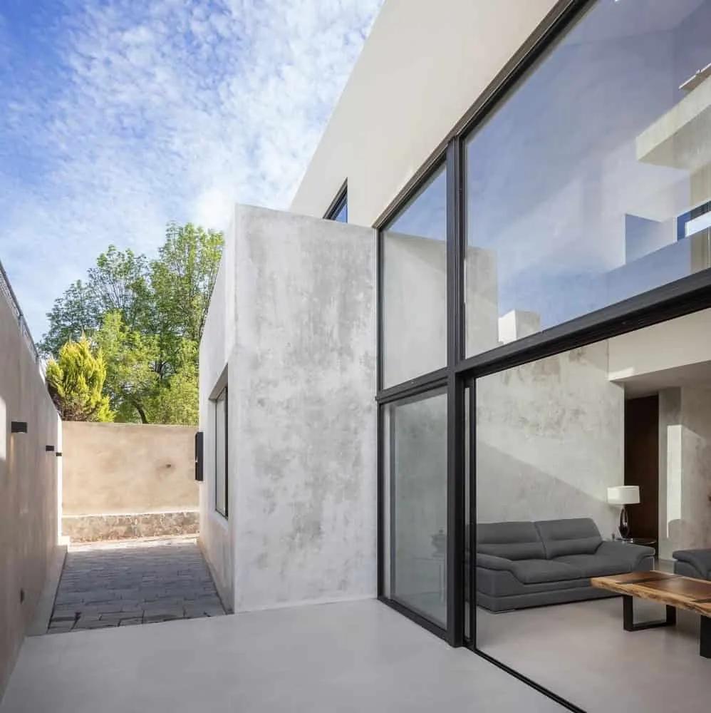 Casa Ruiz de LR Arquitectura en Los Guayuris, México