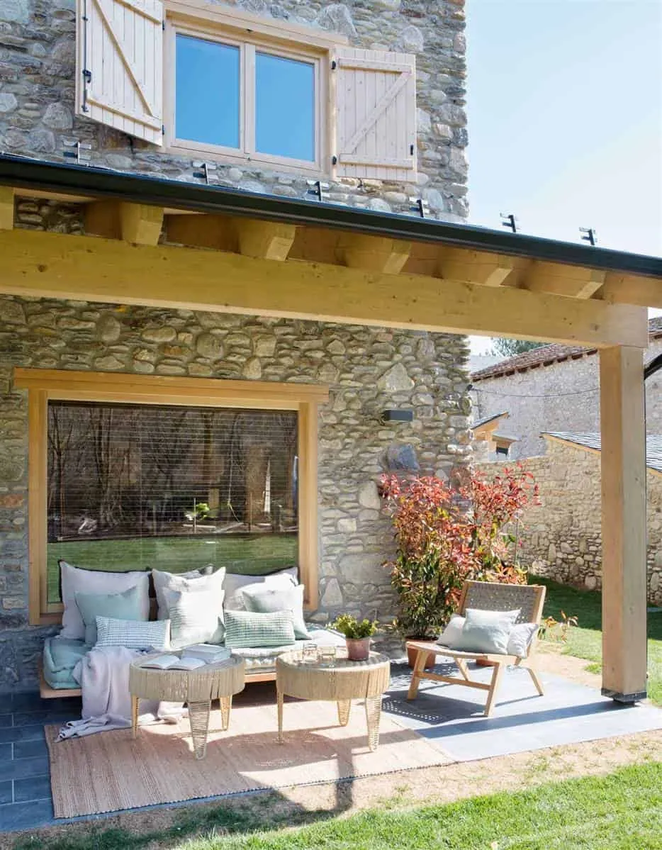 Universal Mountain House with Unique Rustic Essence