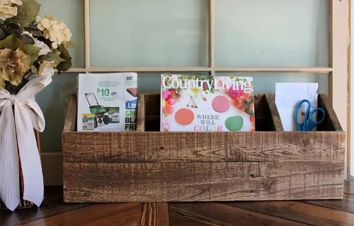 11. DIY木质桌面整理器/邮件分拣器