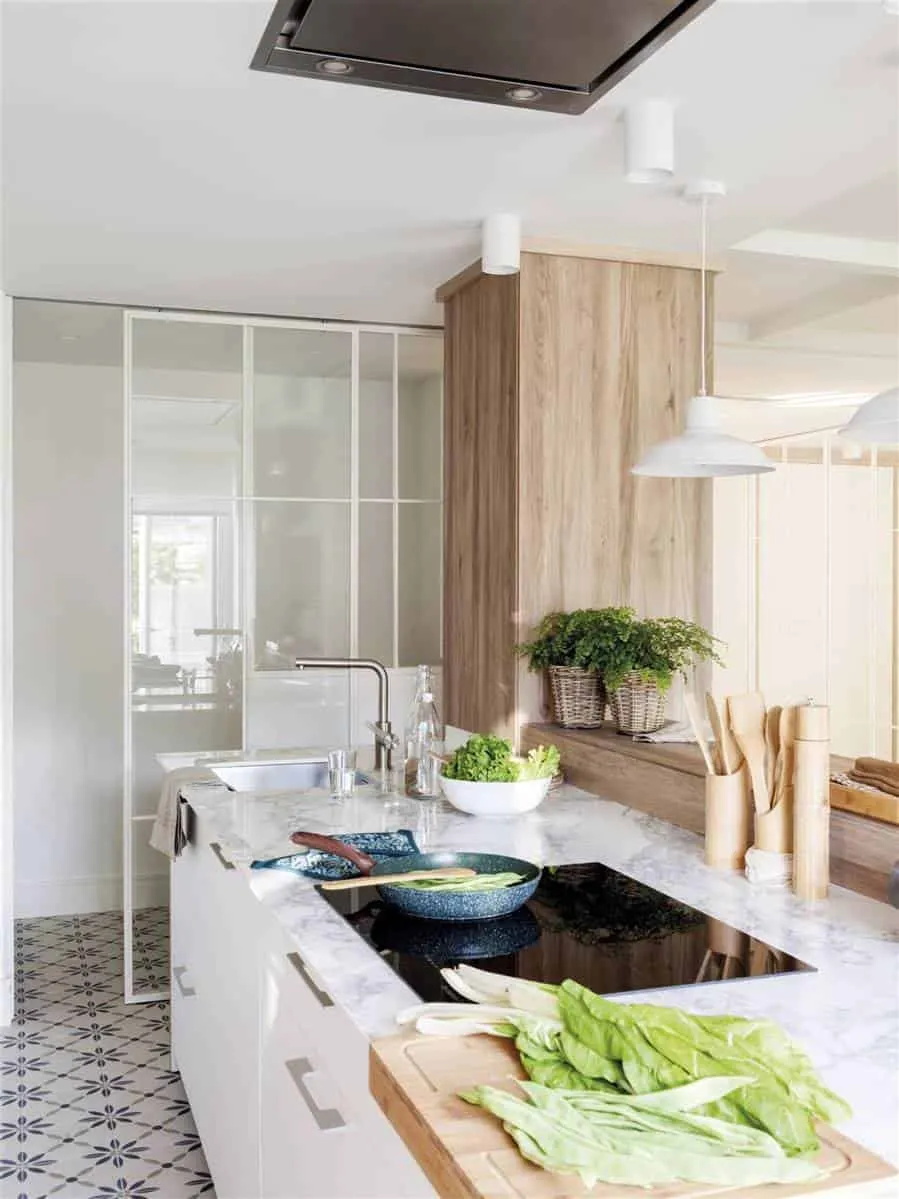 Glass Walls in the Kitchen: Best Solutions for Modern Interiors