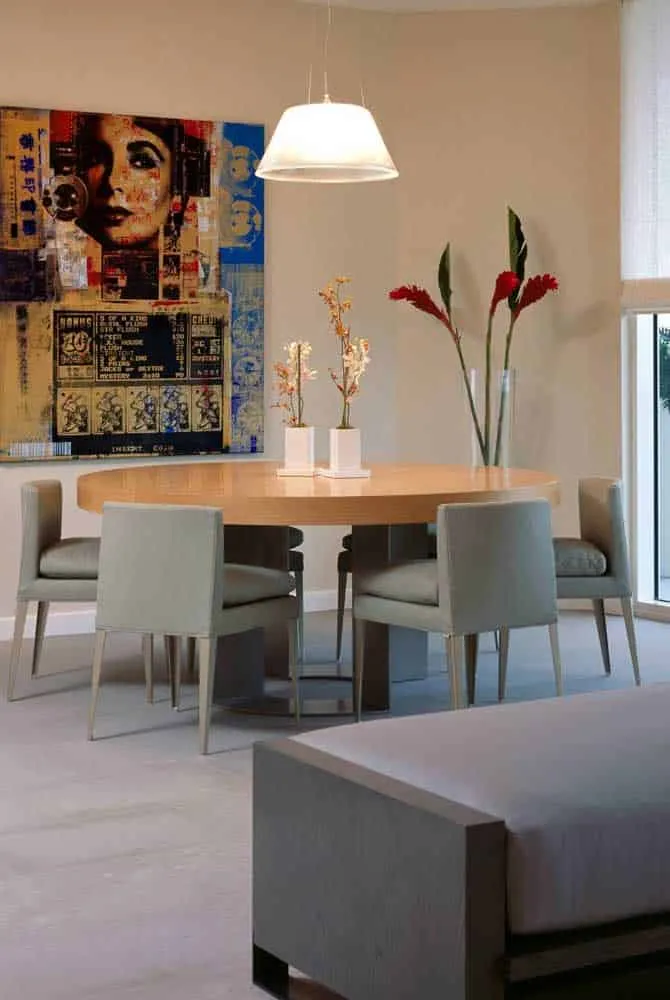 Direct Advantages of a Round Table at Home