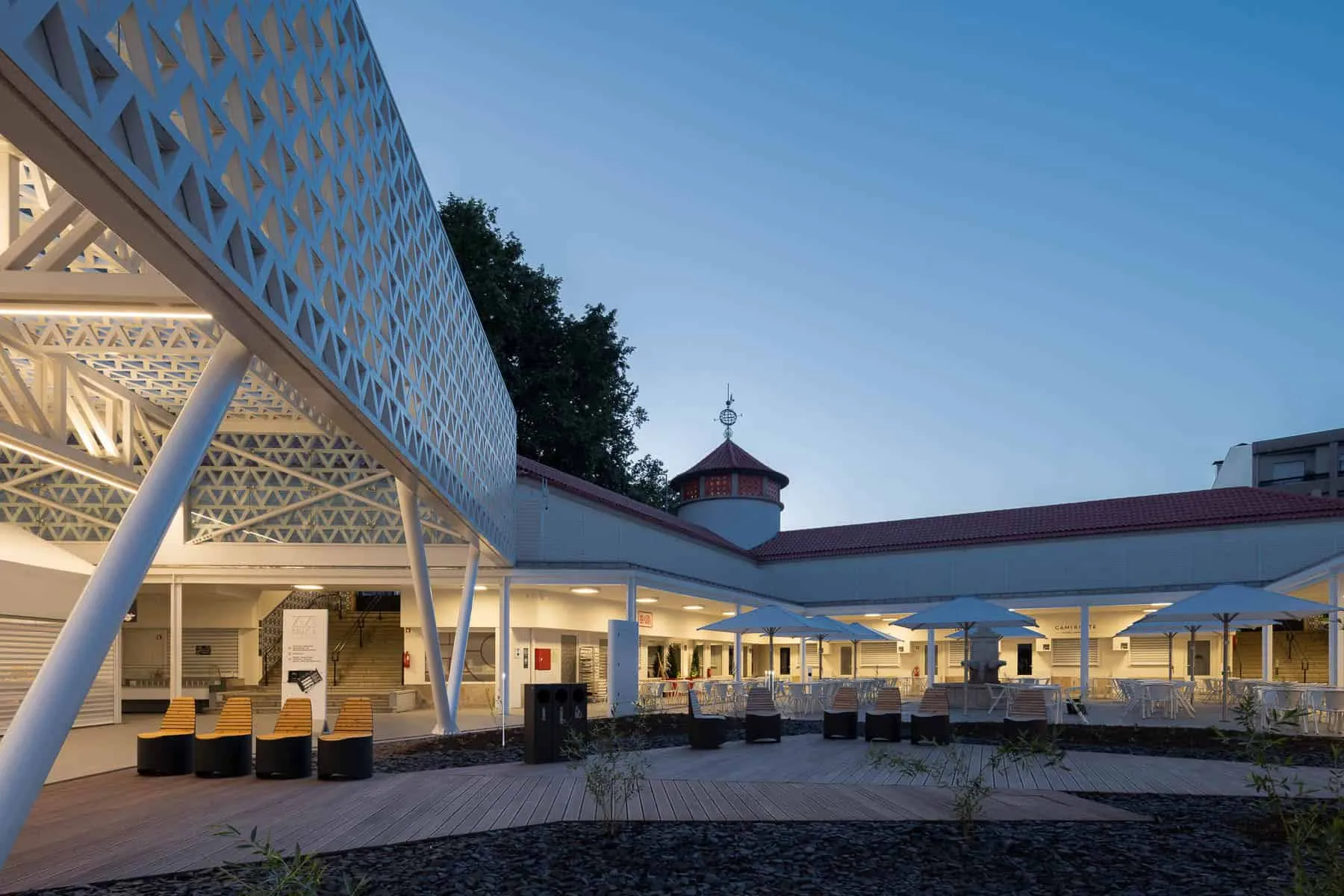 Amazing Sculpture Covering the Market in Northern Portugal Amazing Sculpture Covering the Market in Northern Portugal