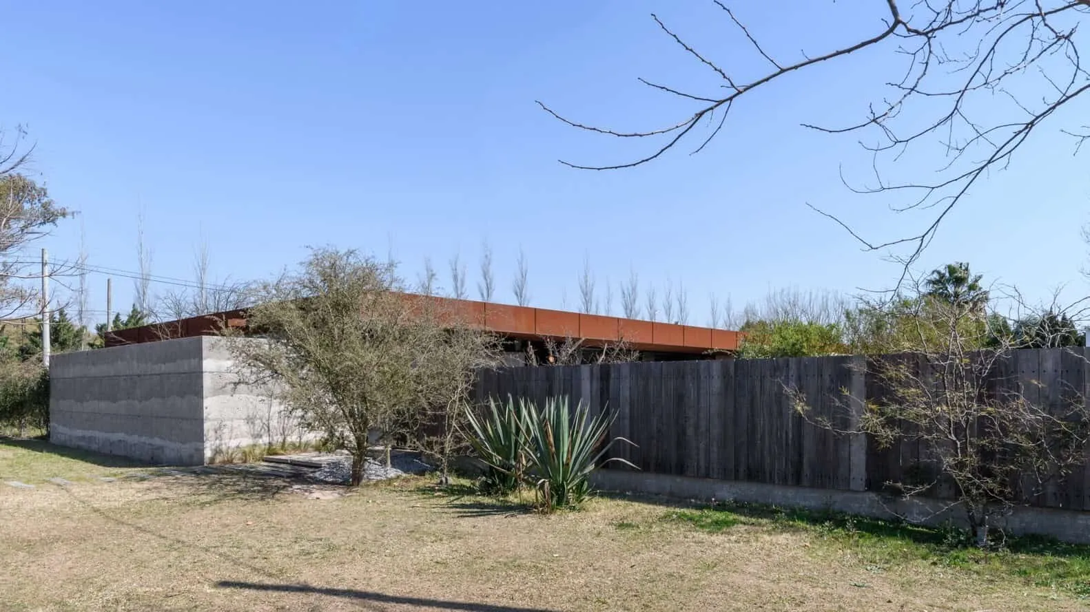Texture House by Roberto Benito Arquitecto in San Francisco, Argentina Texture House by Roberto Benito Arquitecto in San Francisco, Argentina