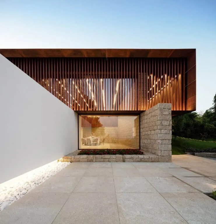 Древній палац Ігрея Велья, проект Visioarq Arquitectos у Вермоімі, Португалія Древній палац Ігрея Велья, проект Visioarq Arquitectos у Вермоімі, Португалія