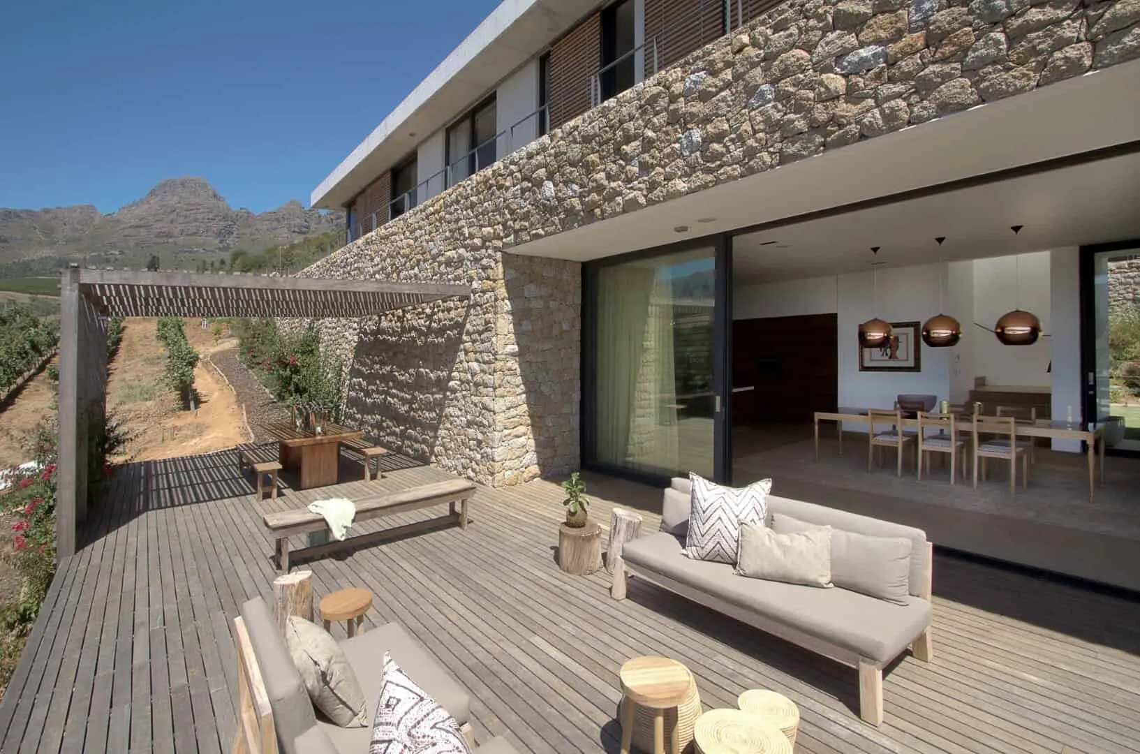 GASS建筑工作室在南非开普省塞滕博斯市的山景住宅