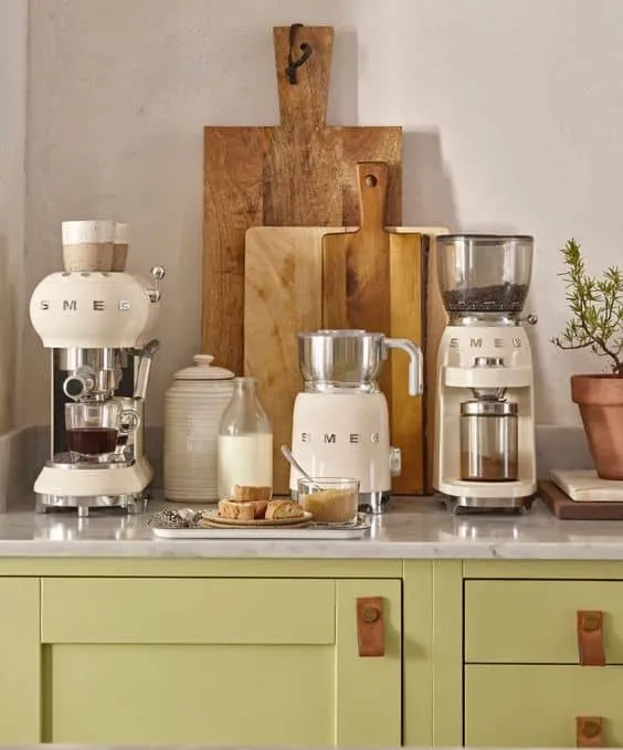 Retro Aesthetics and Color Play in the Kitchen