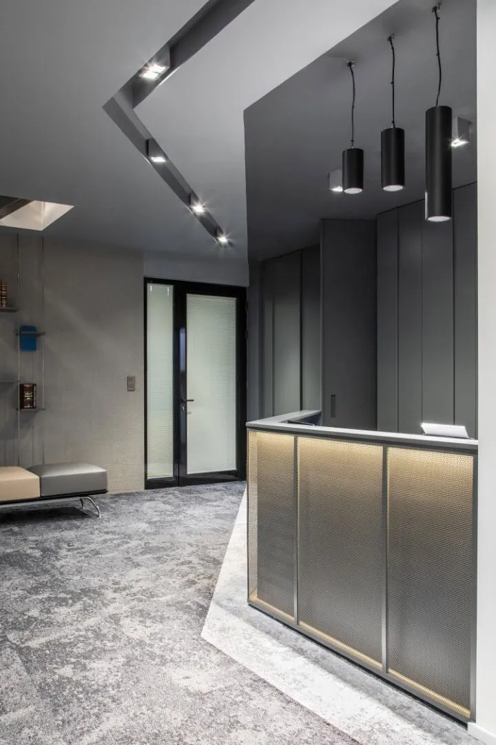 拥有大量自然光照的办公空间：IPEK BAYCAN ARCHITECTS设计的Pupa Teknik办公室